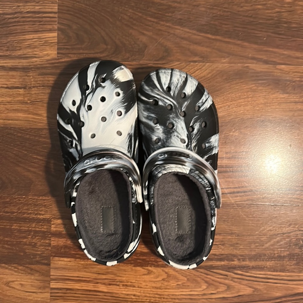 Like New Crocs Fuzzy Black and White Tie Dye Women’s 9
